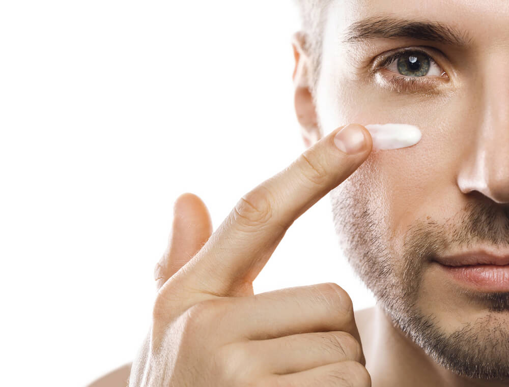 شروع استفاده از کرم دور چشم در چه سنی است؟